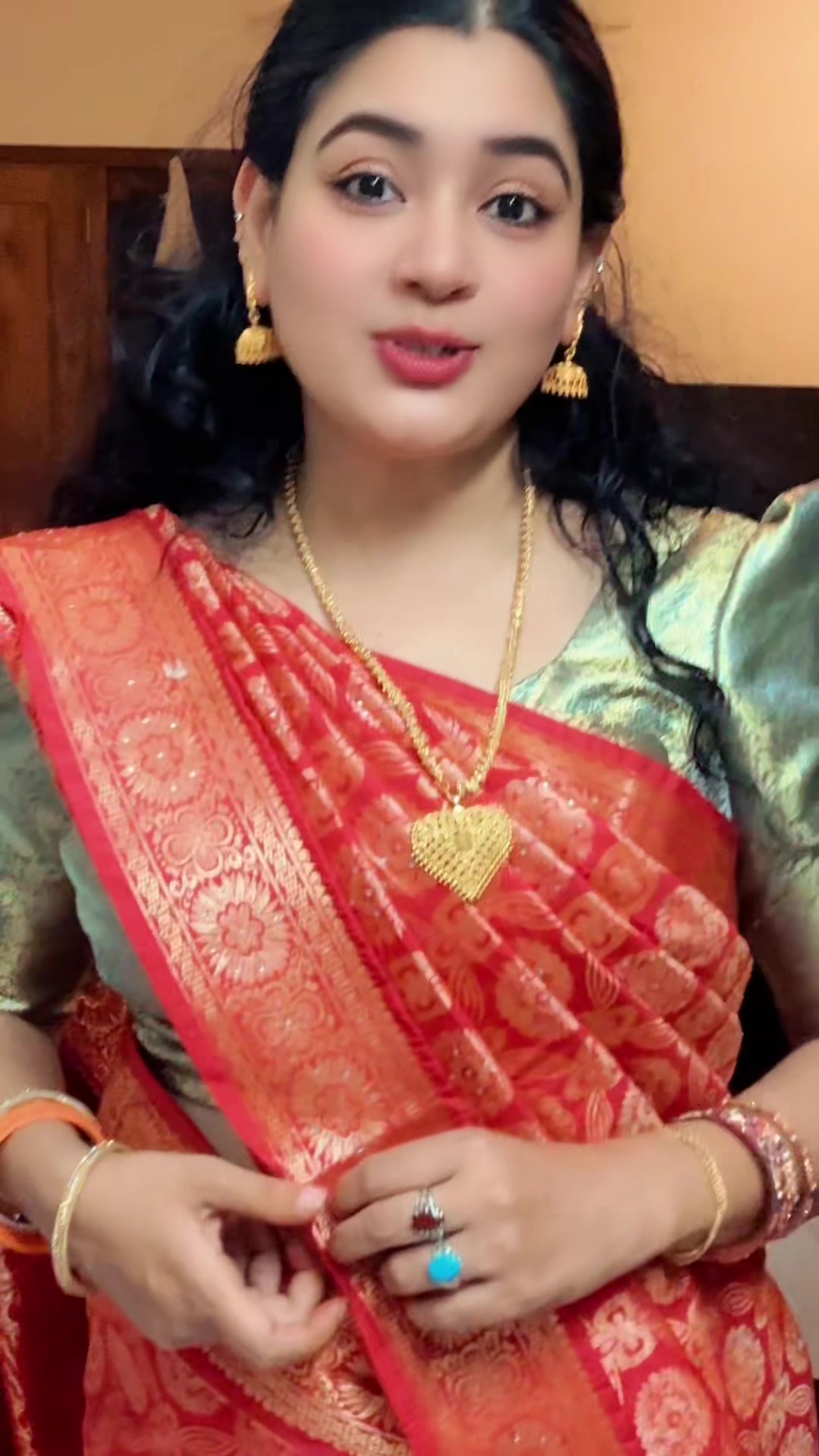 @പോന്നു മിന്നു