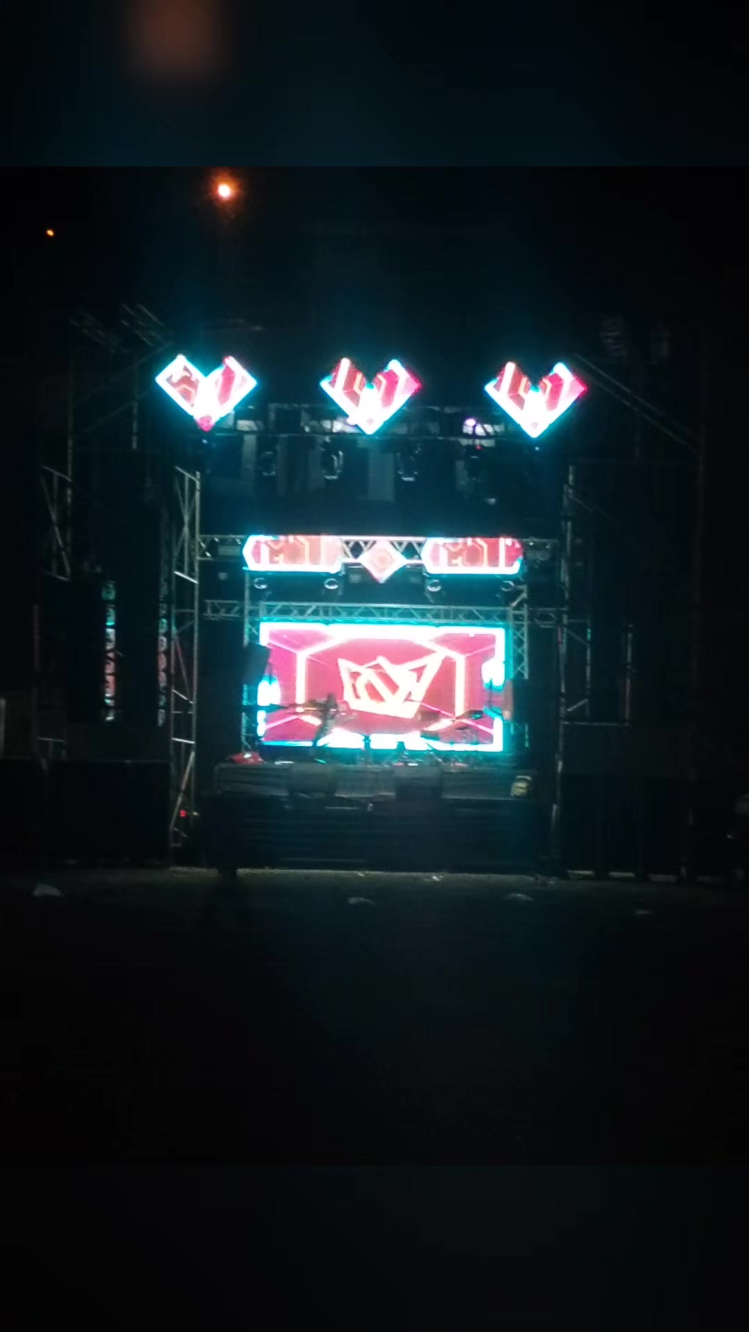 @B®U|\|O