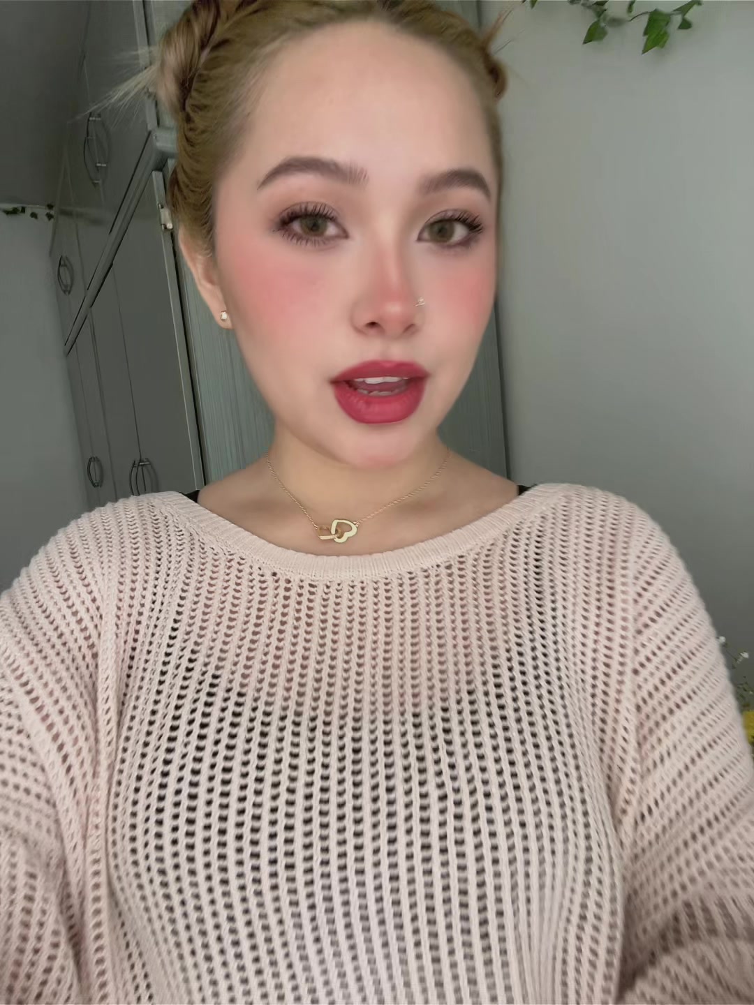 @🧘🏼&zwj;♀️