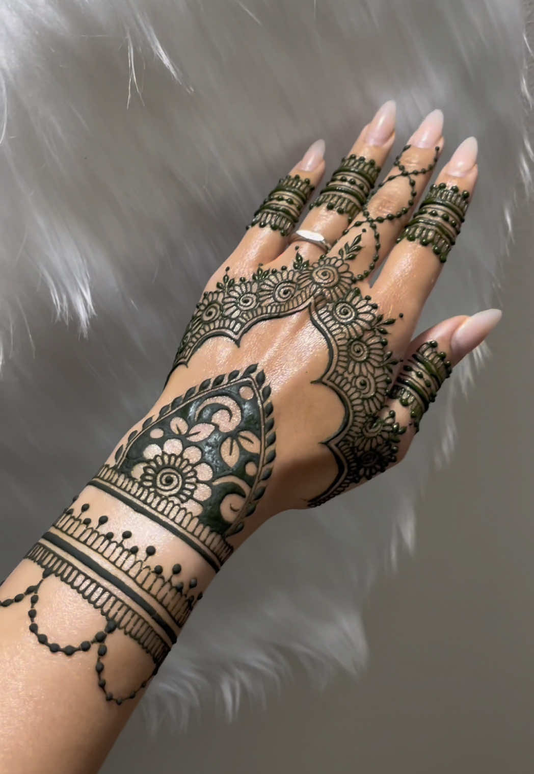 @charmsofmehandi