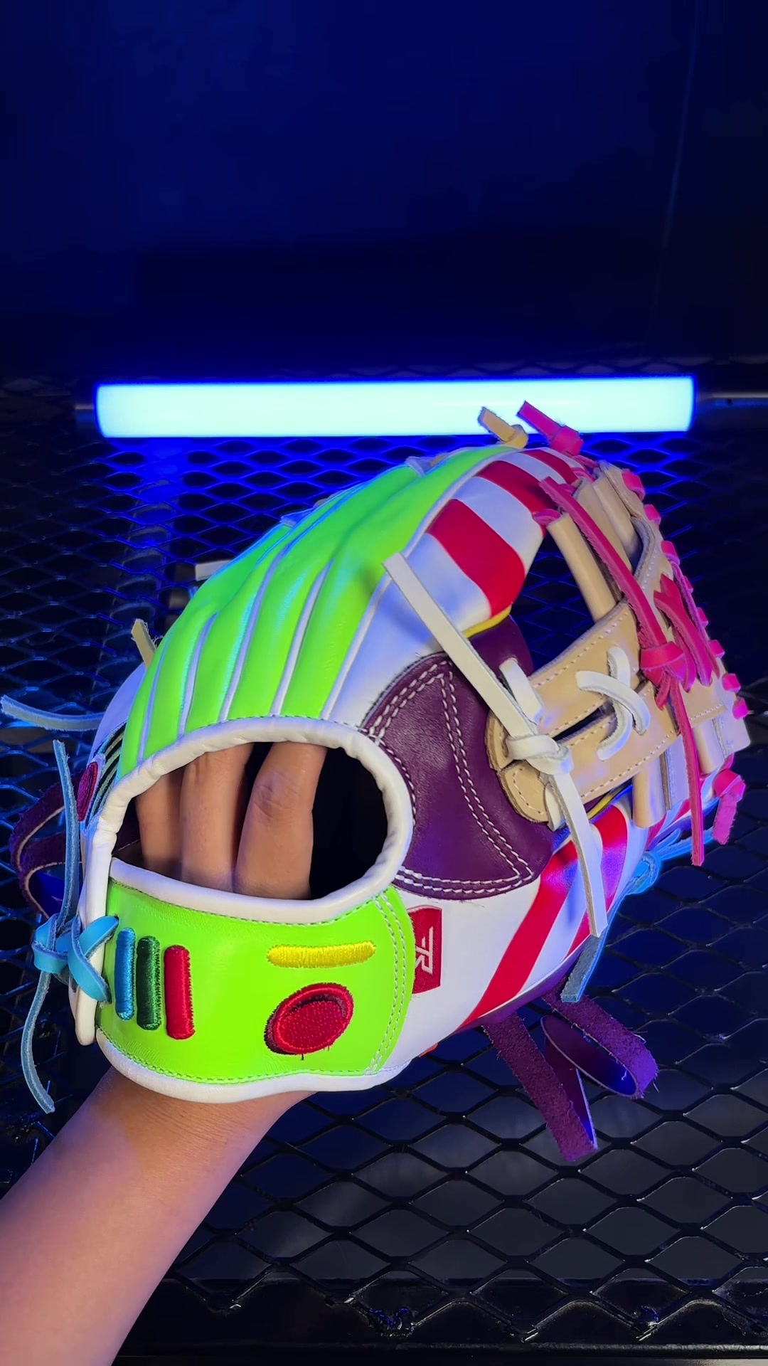 @Tiger Custom Glove