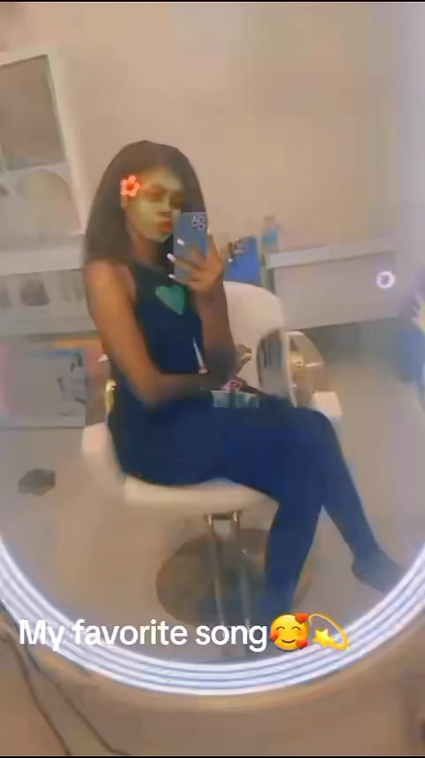 @Golden Queen 🇸🇸🌻 💫