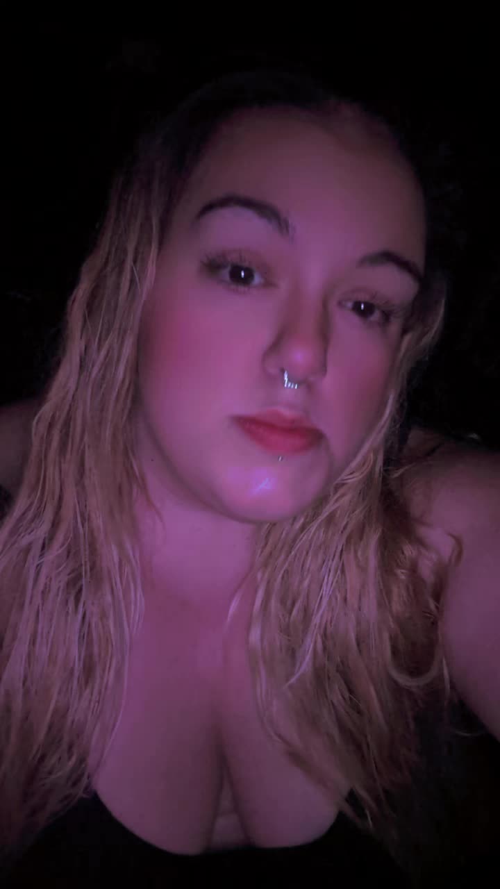 @CurvyQueenbaby