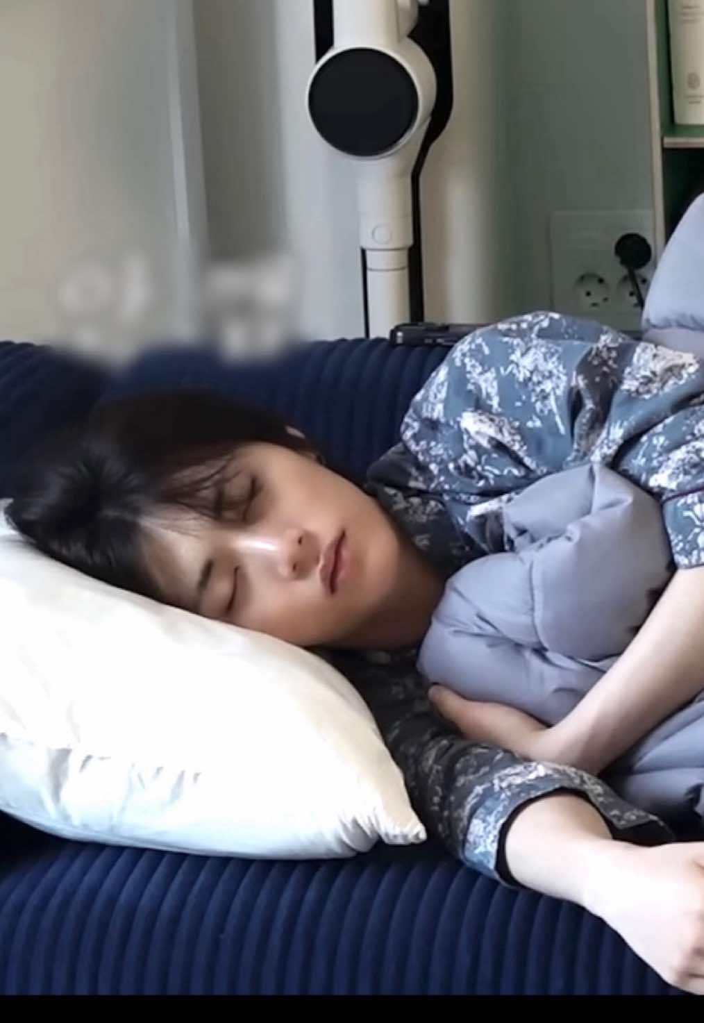 @min ★