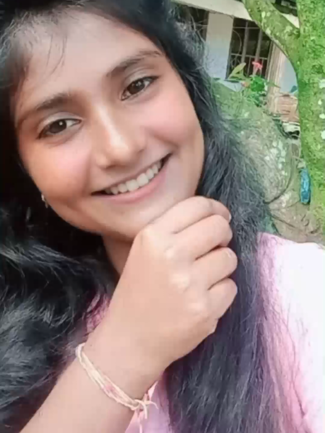 @"Cʜᴜᴛɪ කෙල්ල"🧸