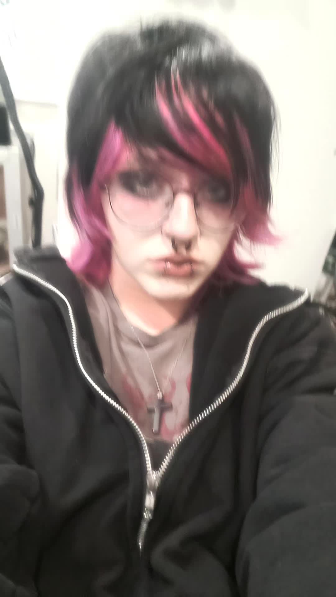 @💜Aaron🖤(he/him)