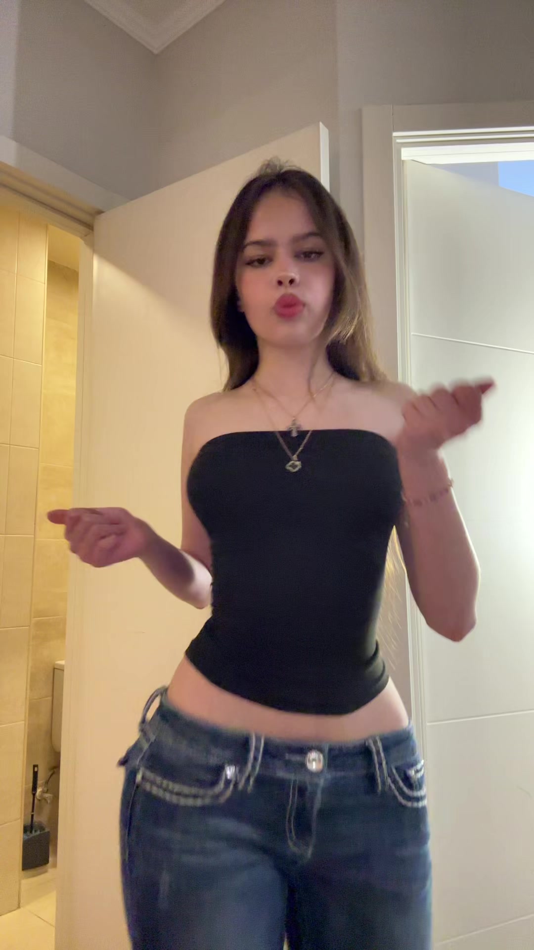 @𝙴𝚕𝚒𝚎 !