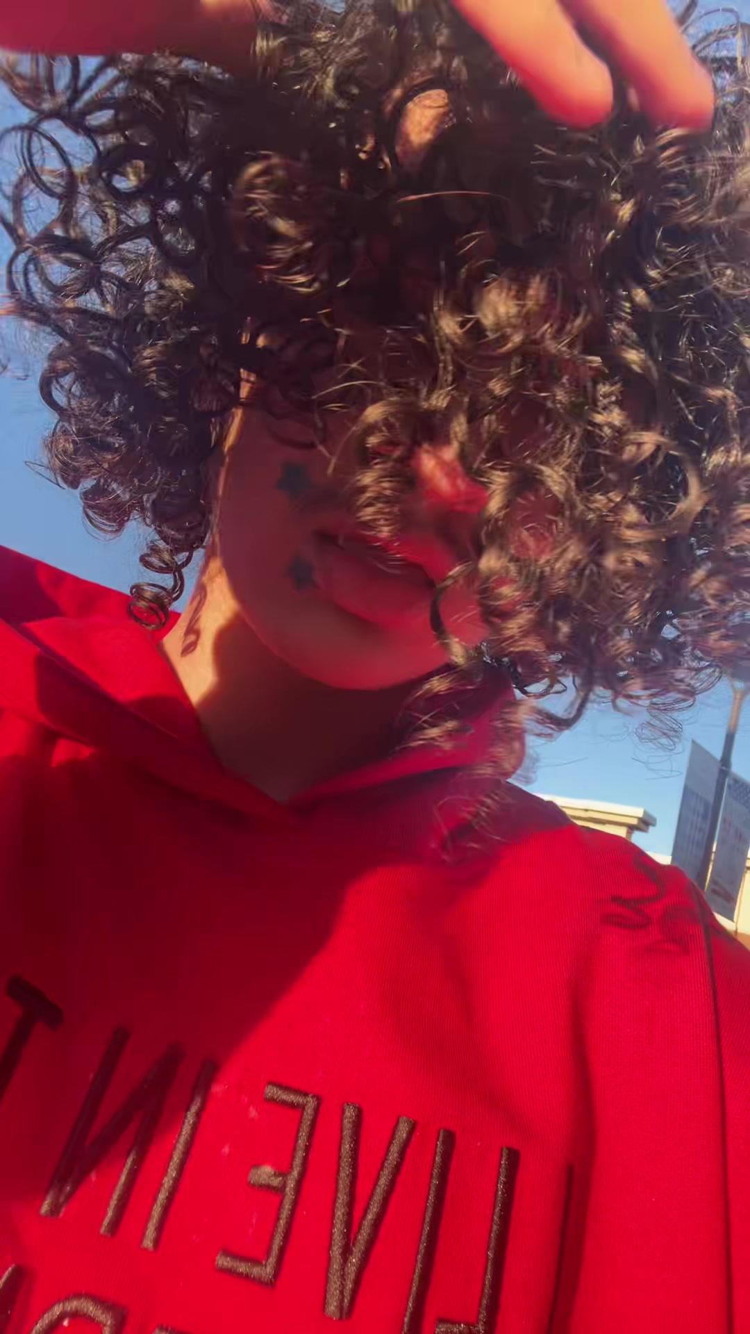 @Thraxr