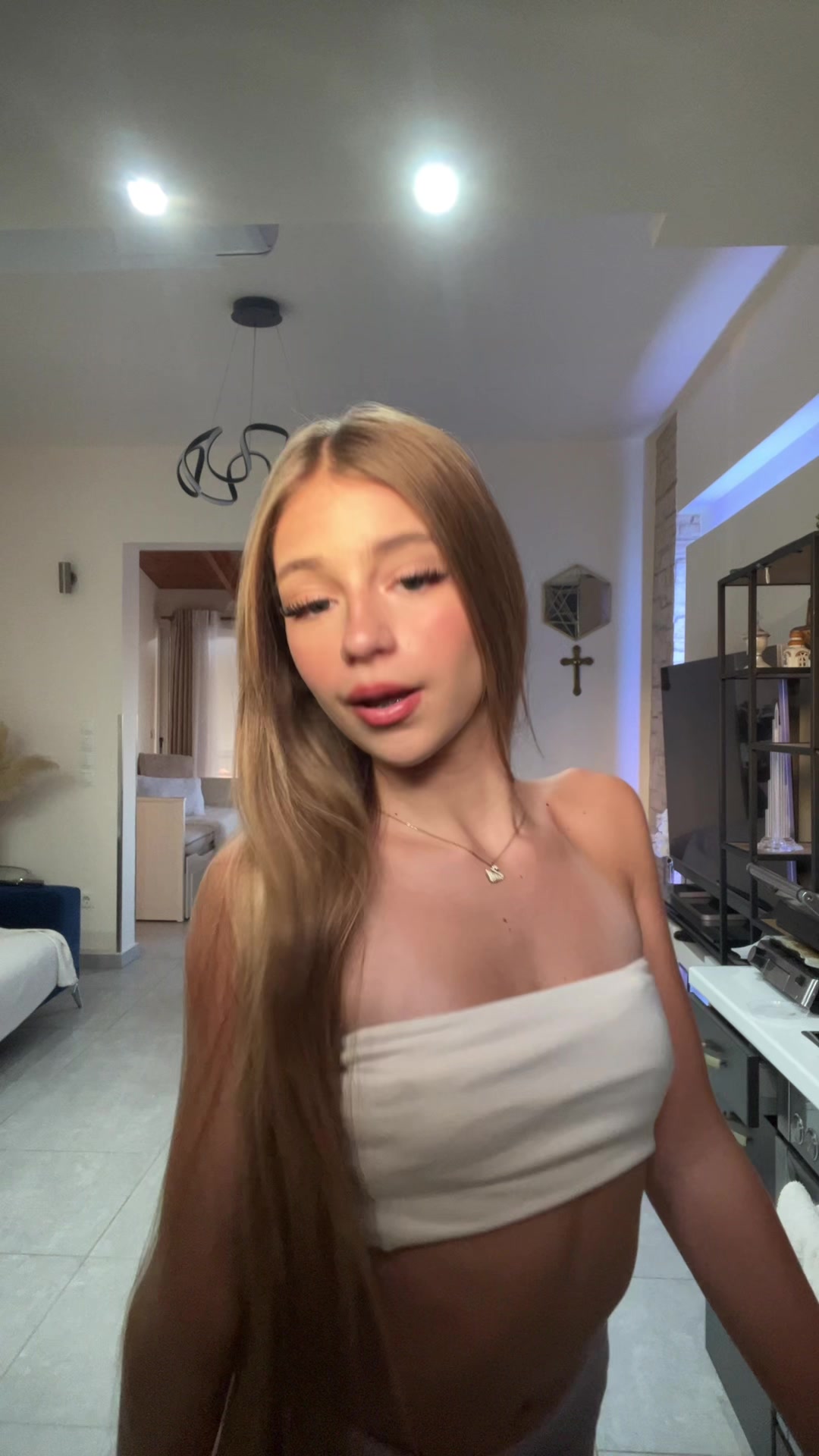 @Bella