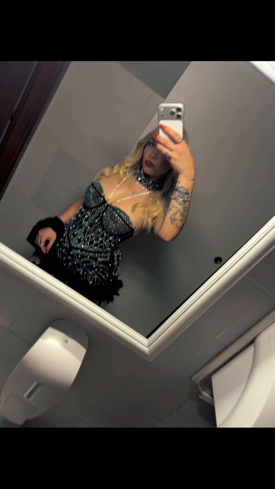 @𝓓𝓮𝓼𝔂🎀