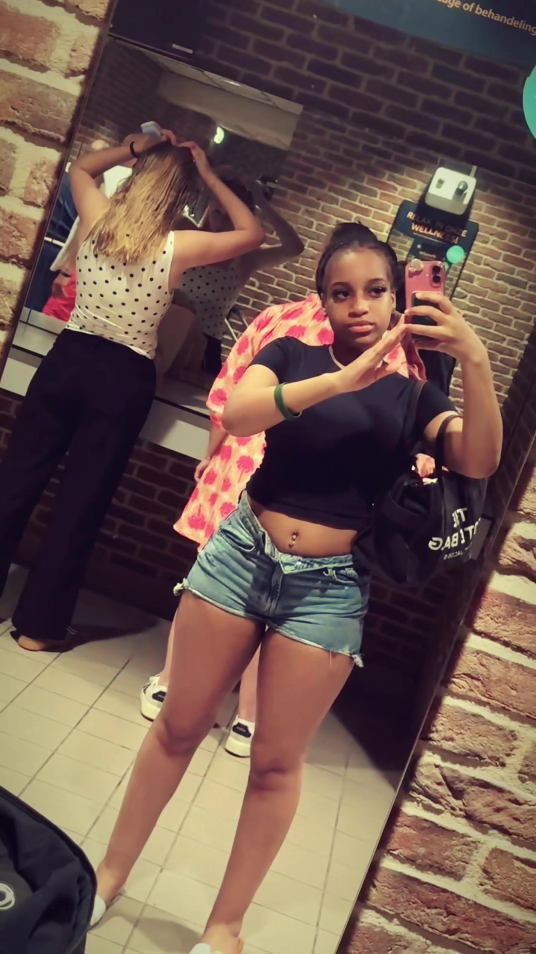 @kiki2damax