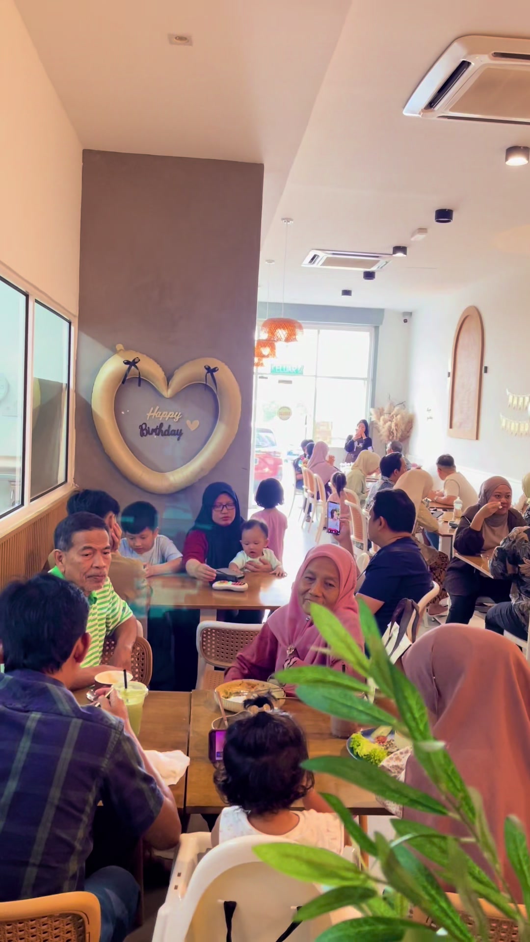 @CRAVING UNA KITCHEN