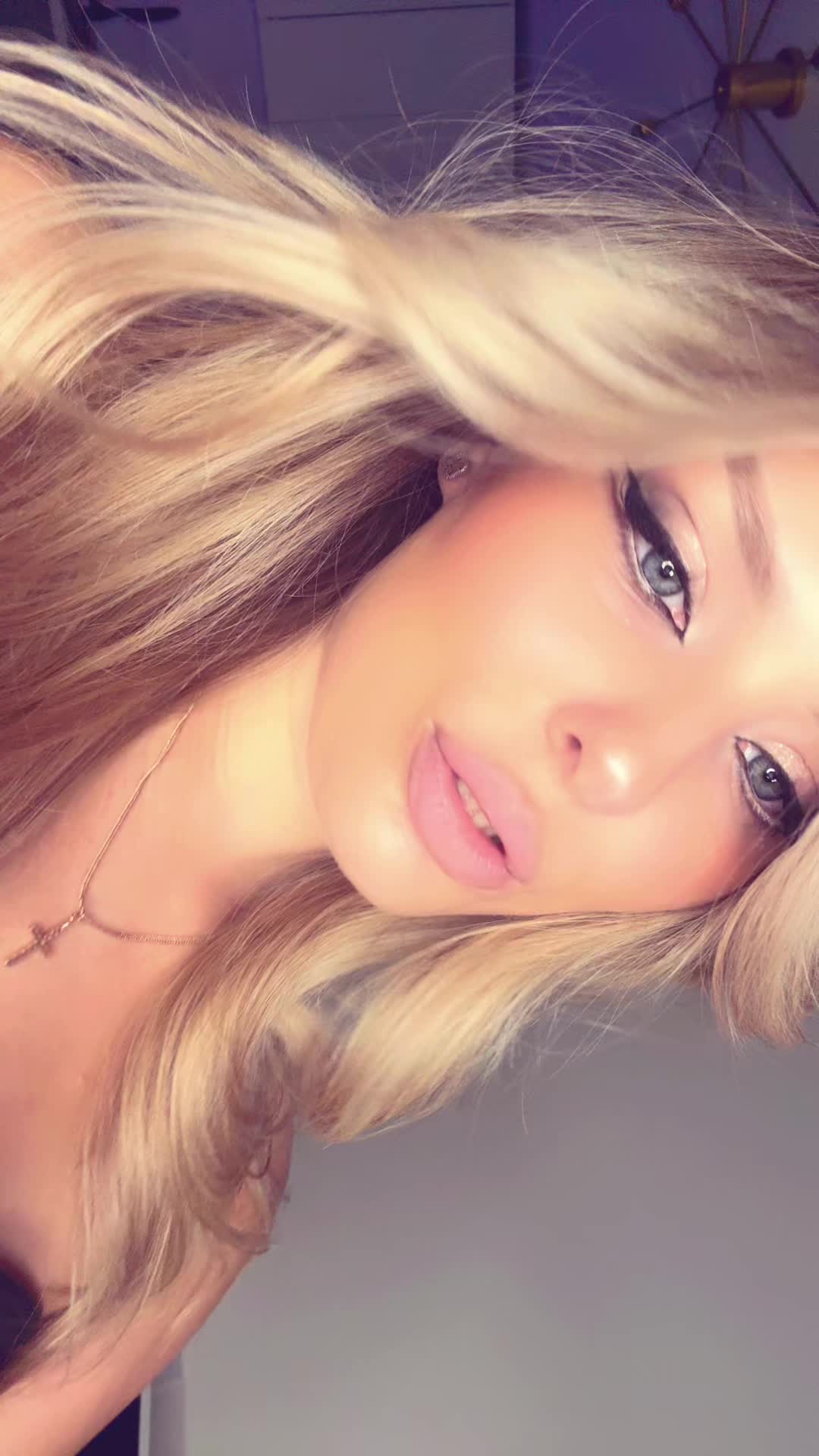 @LARISA LORI 👠👑