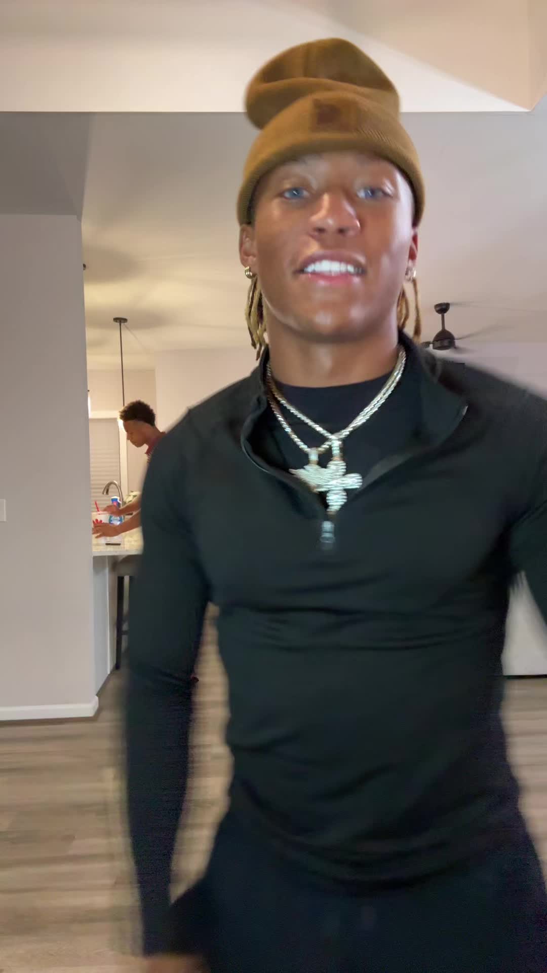 @Hollywoodmari0