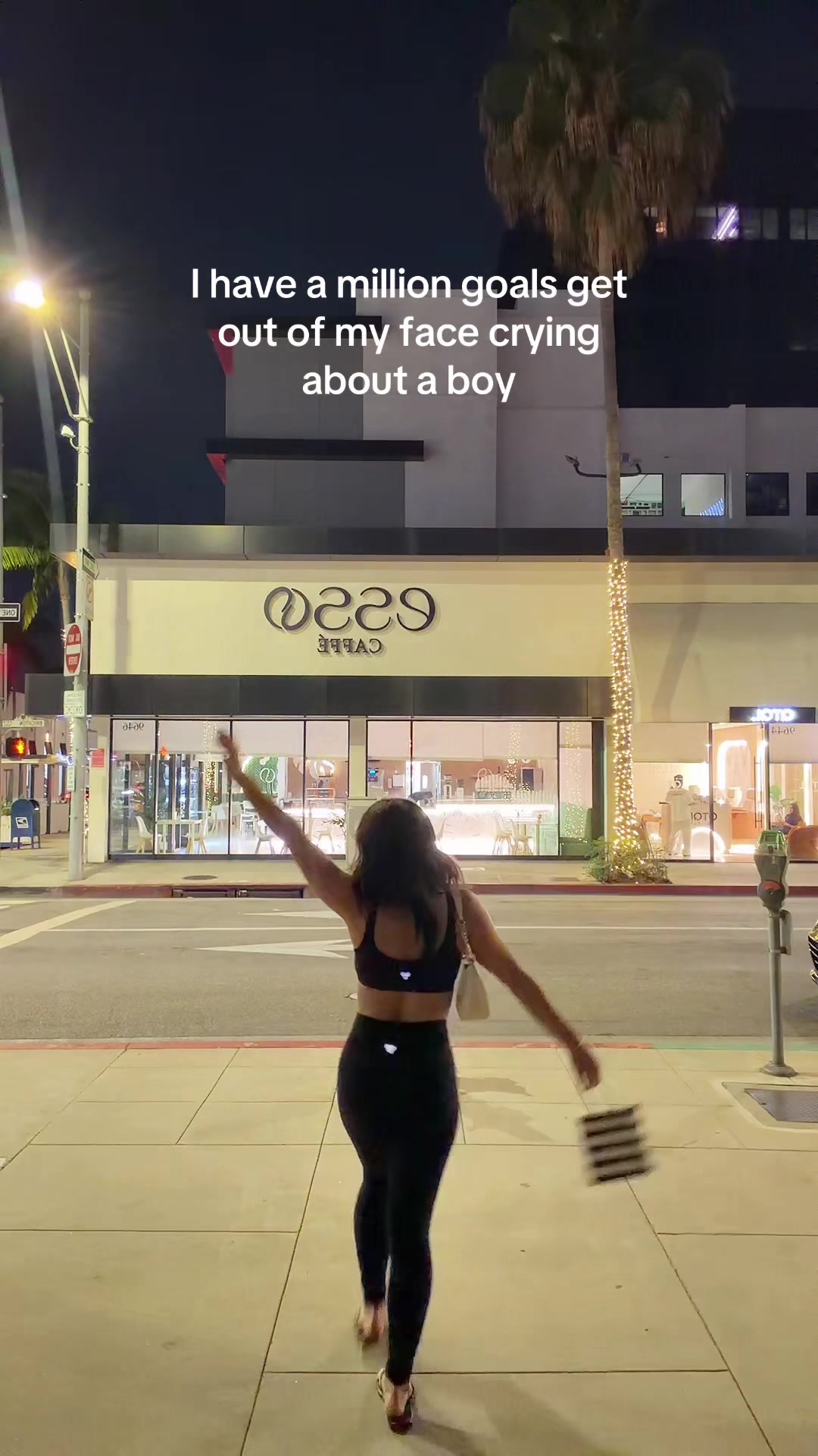 @itsellacollinss