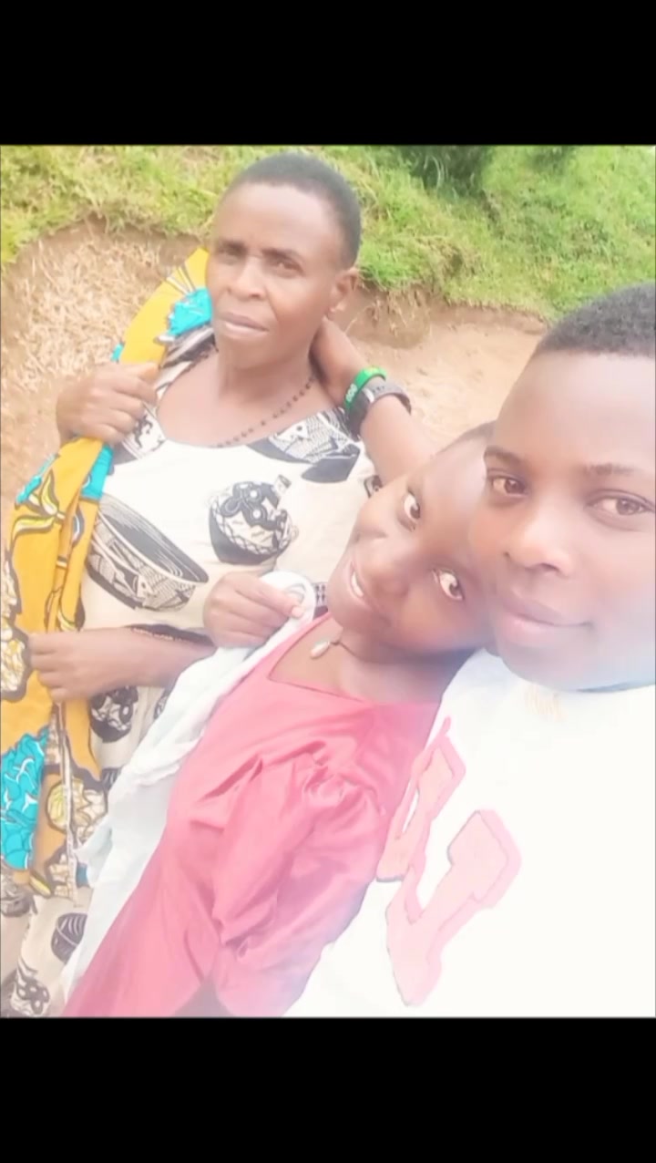 @Komungisha