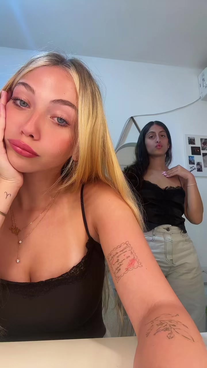 @Ella.