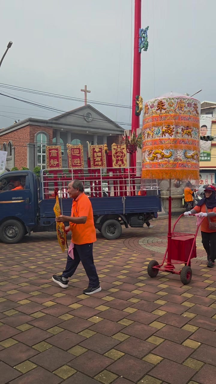 @帥哥跑廟會