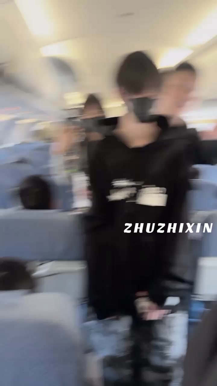 @⋆˚࿔𝒁𝒉𝒖𝒁𝒉𝒊𝑿𝒊𝒏𝜗𝜚˚⋆