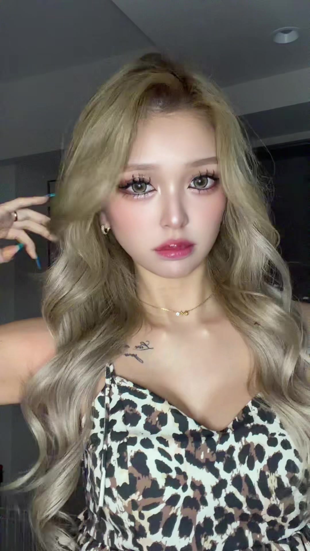 @マユ