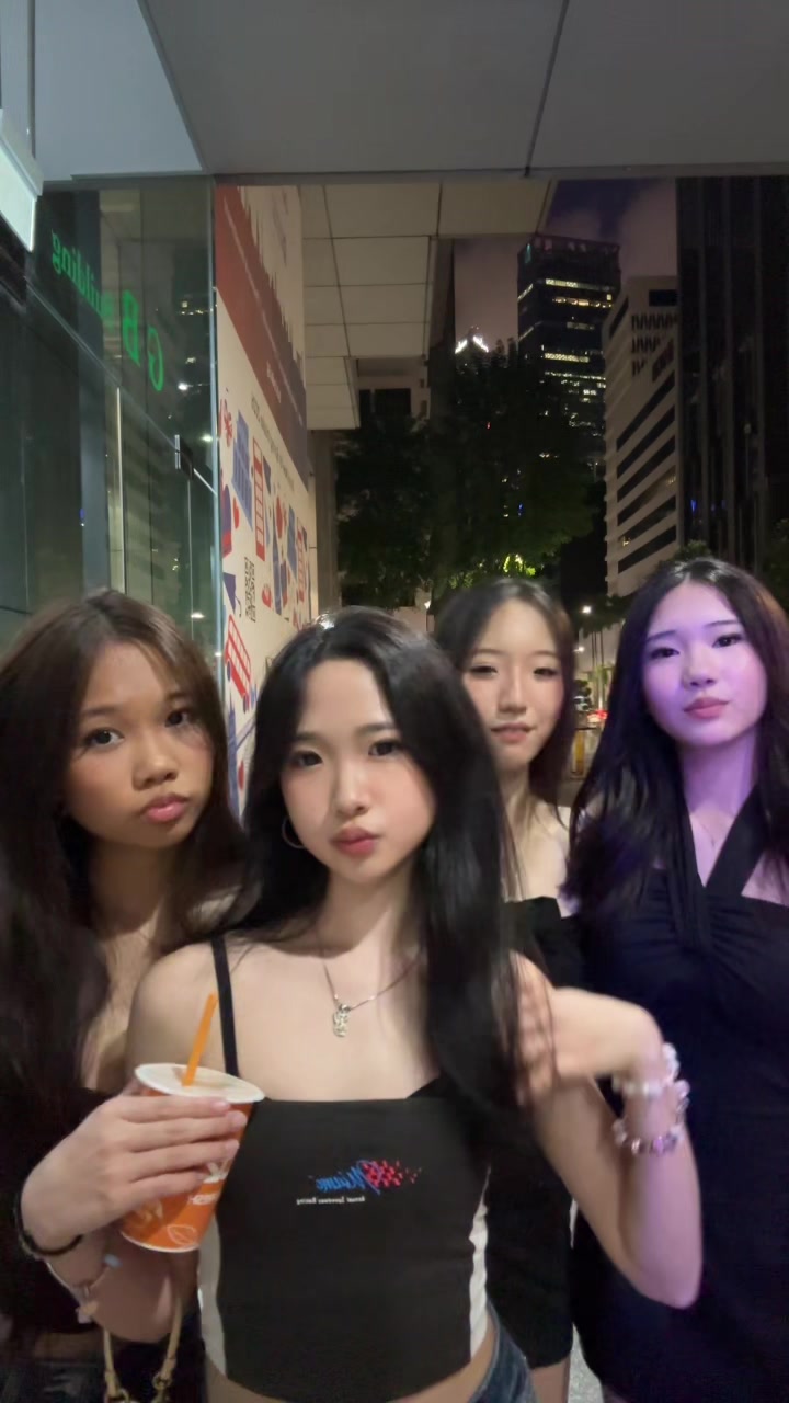 @chloee🦖
