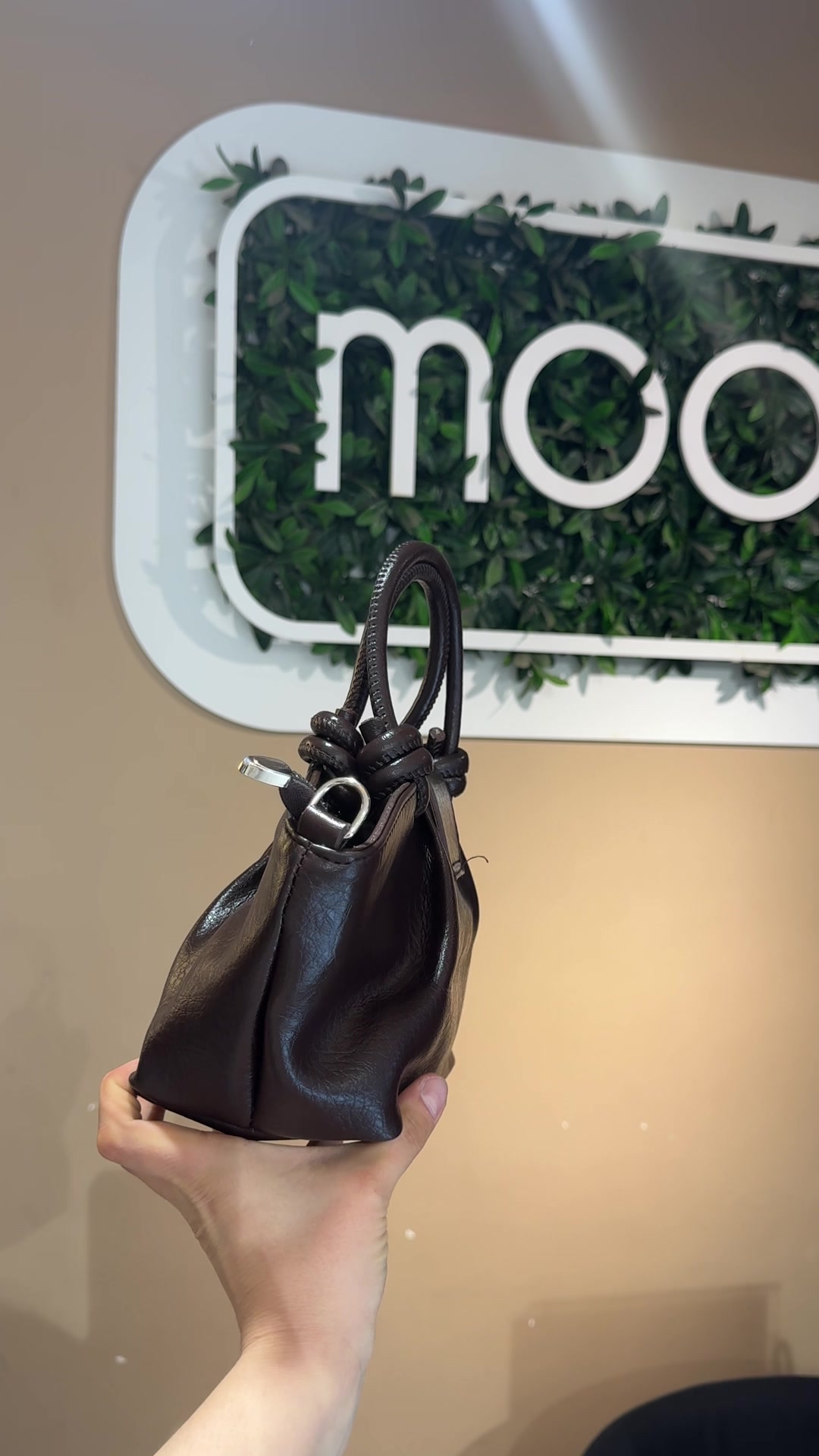 @Moonbutikcom