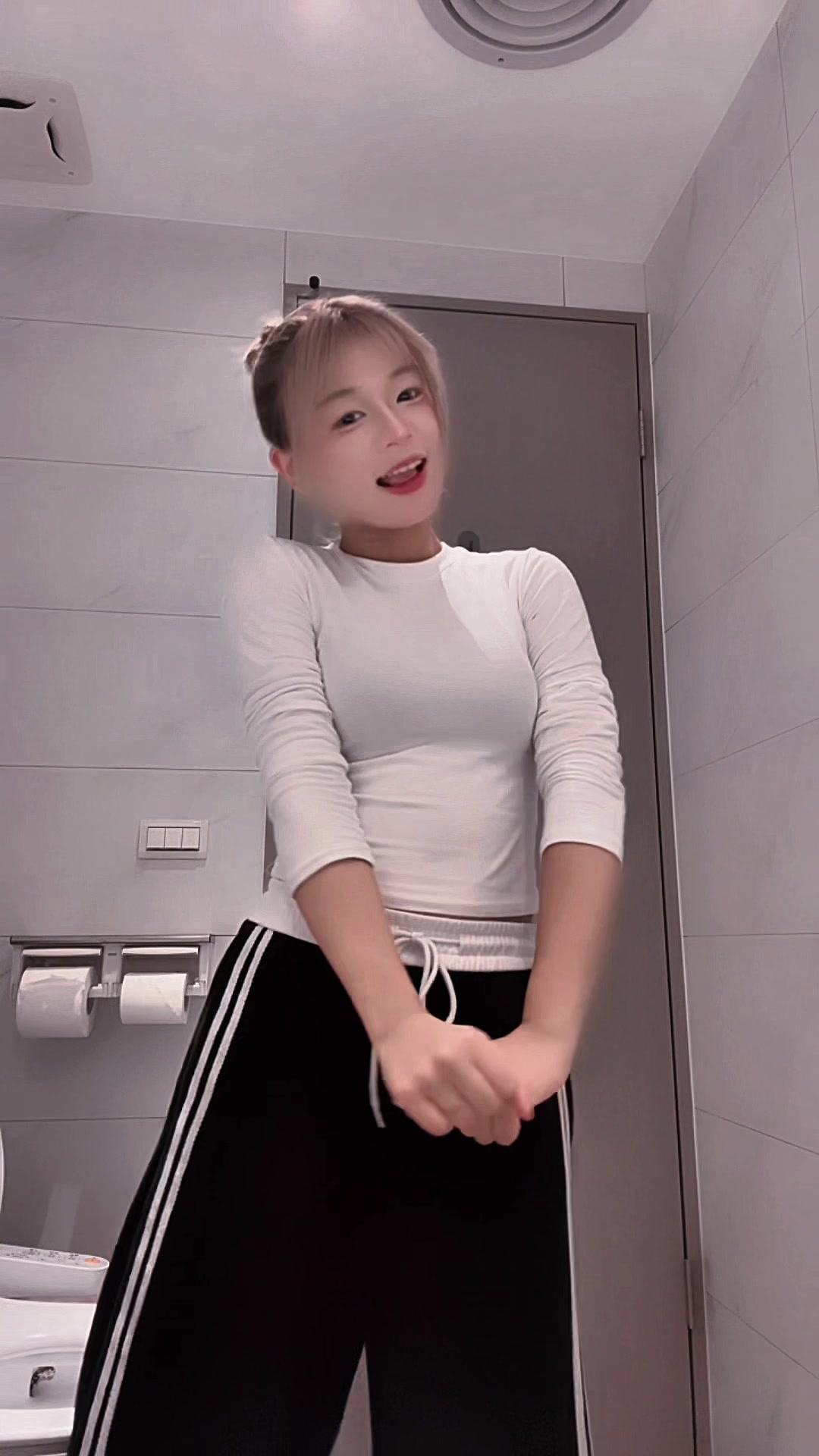 @77🦋