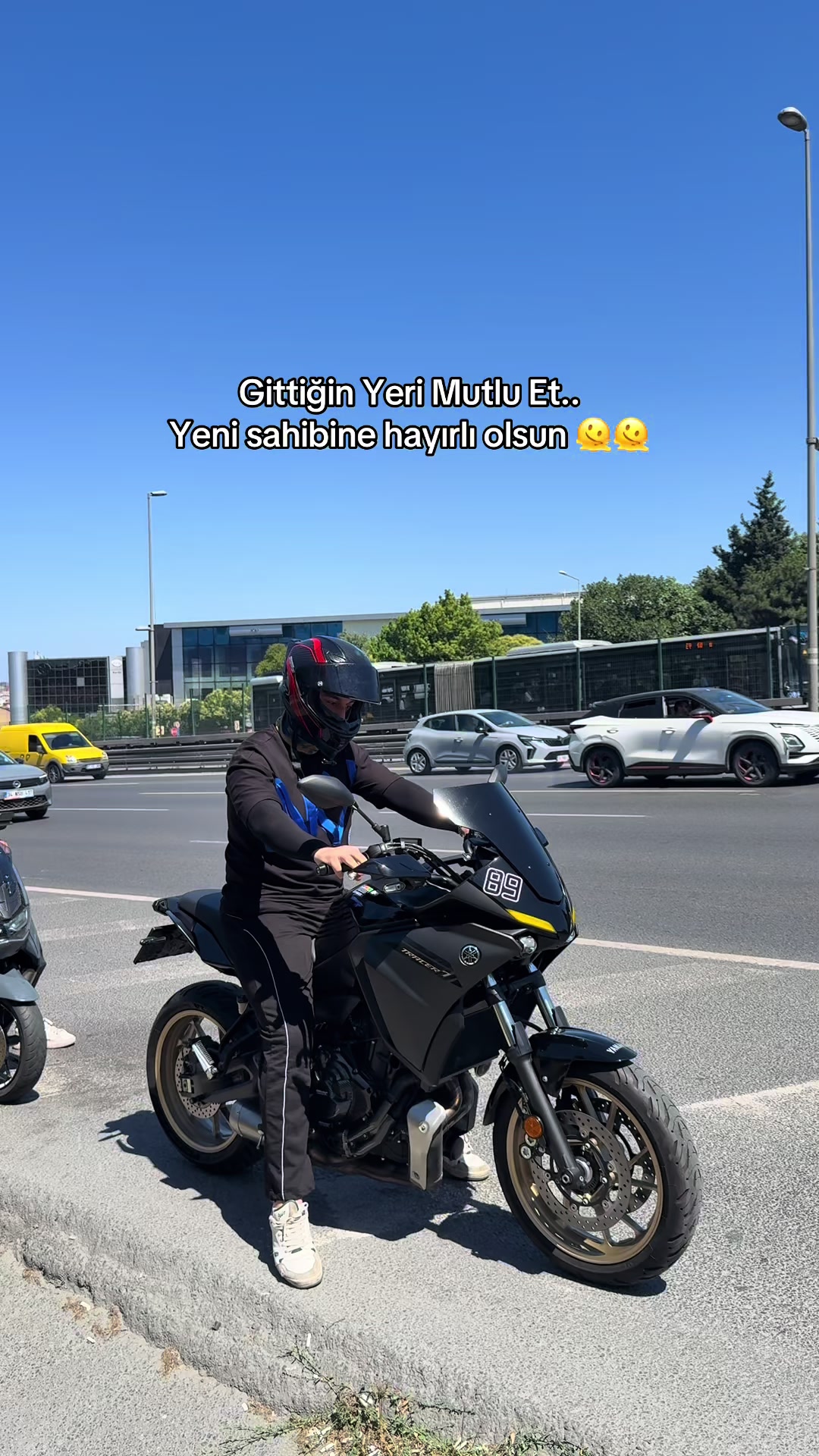@UYR.89