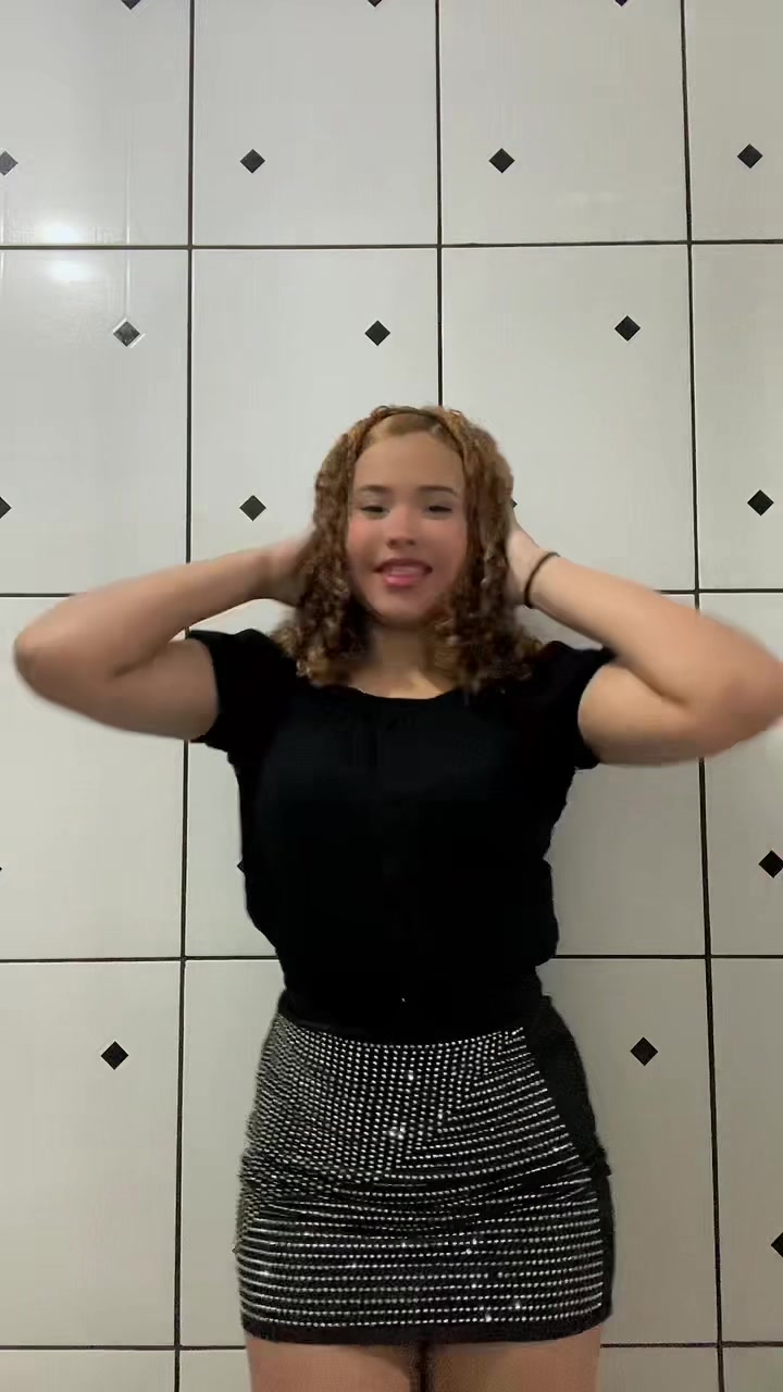 @carolainevitoria