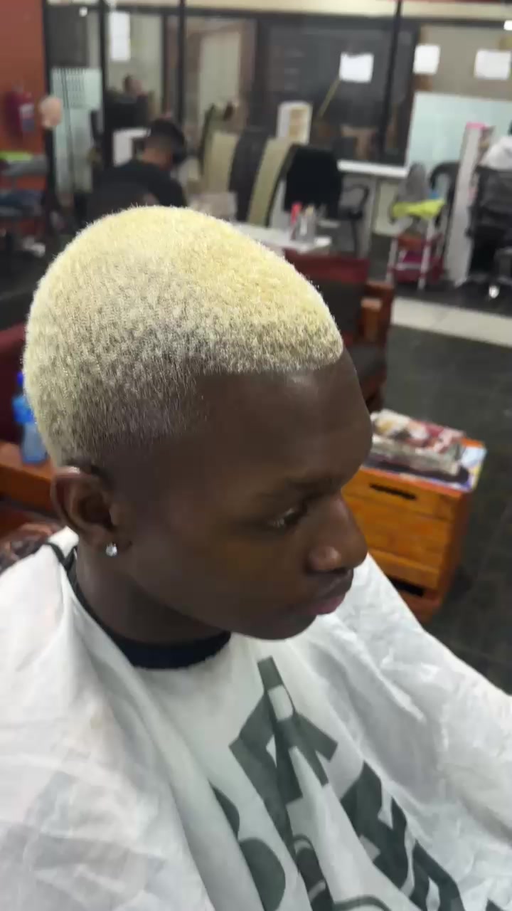 @Royal beauty hair salon.SA