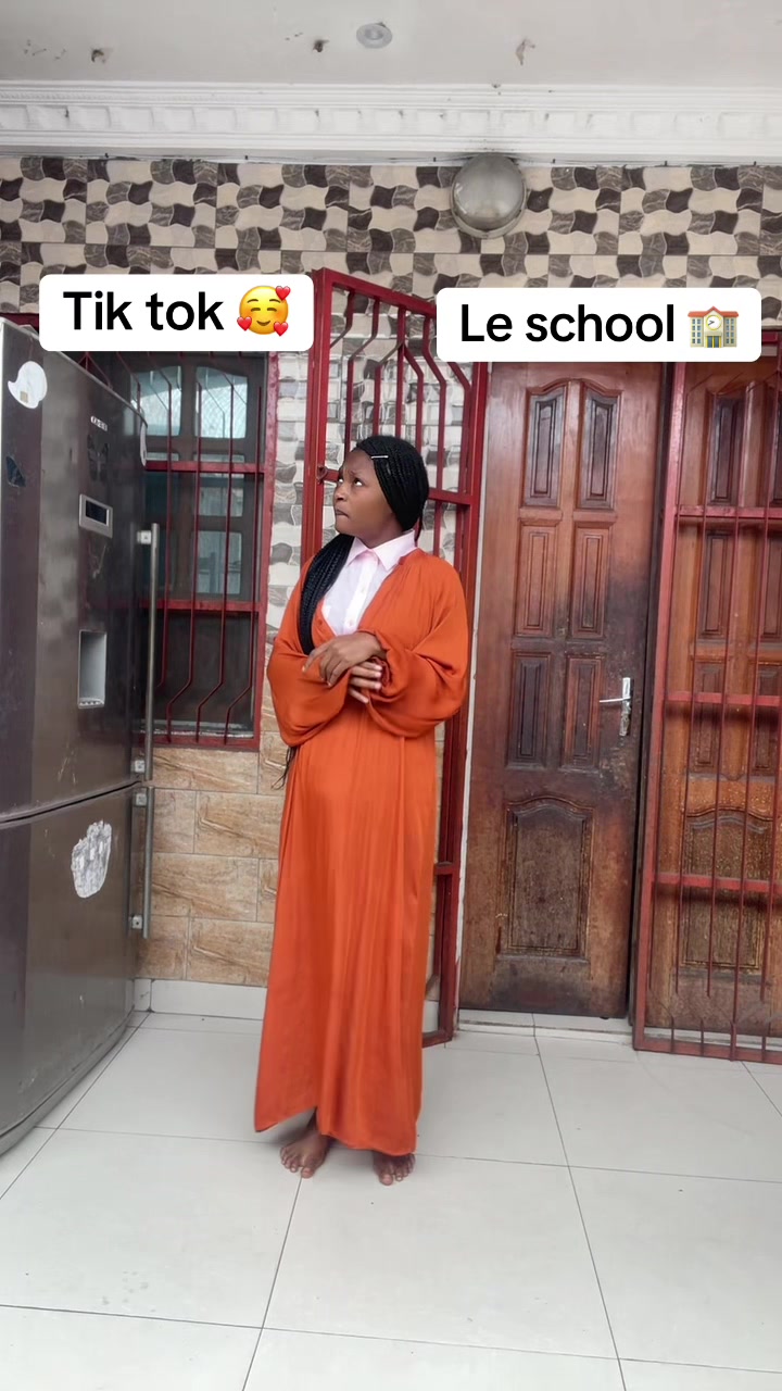 @242 Chlo&eacute; officiel