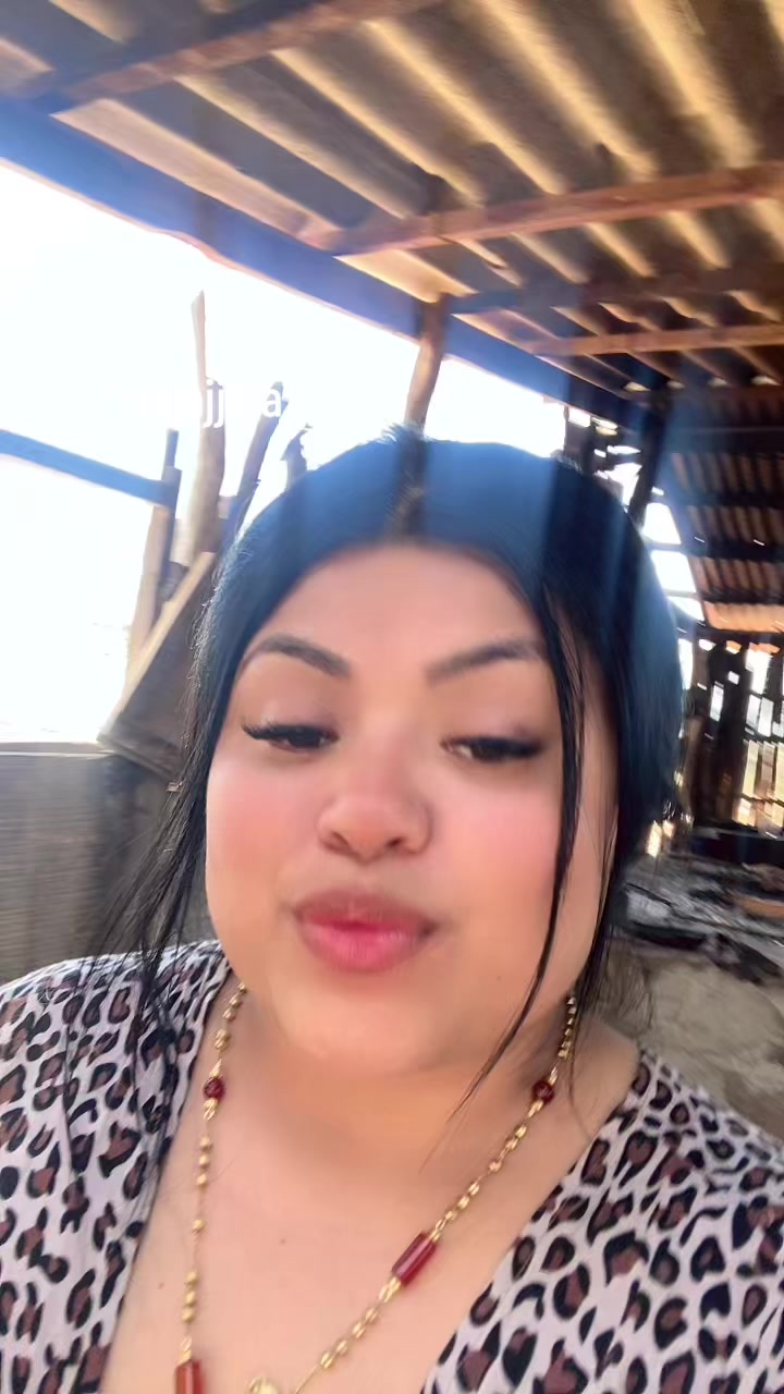 @Elenabrachocambar