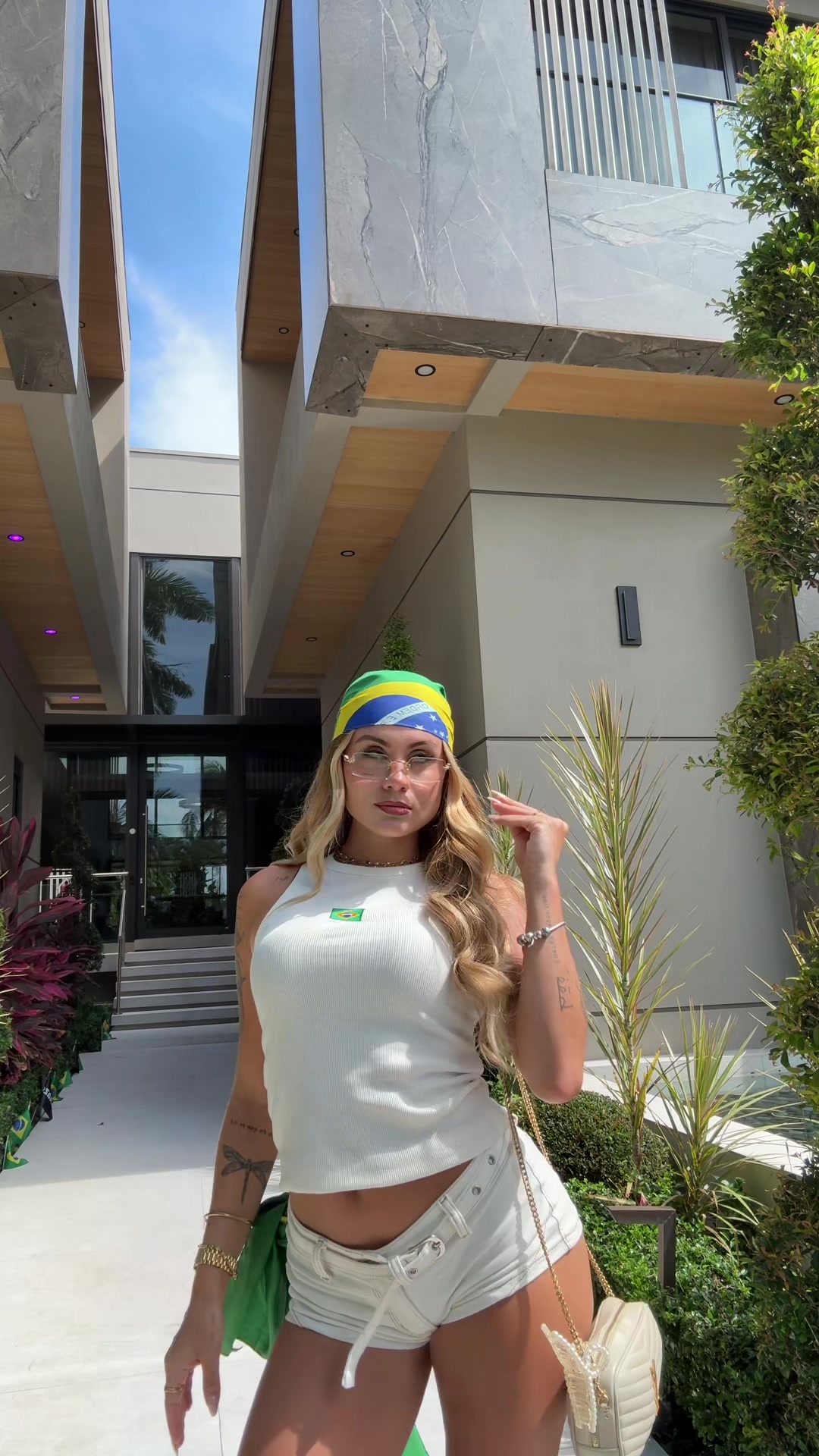 @Lara juc&aacute;
