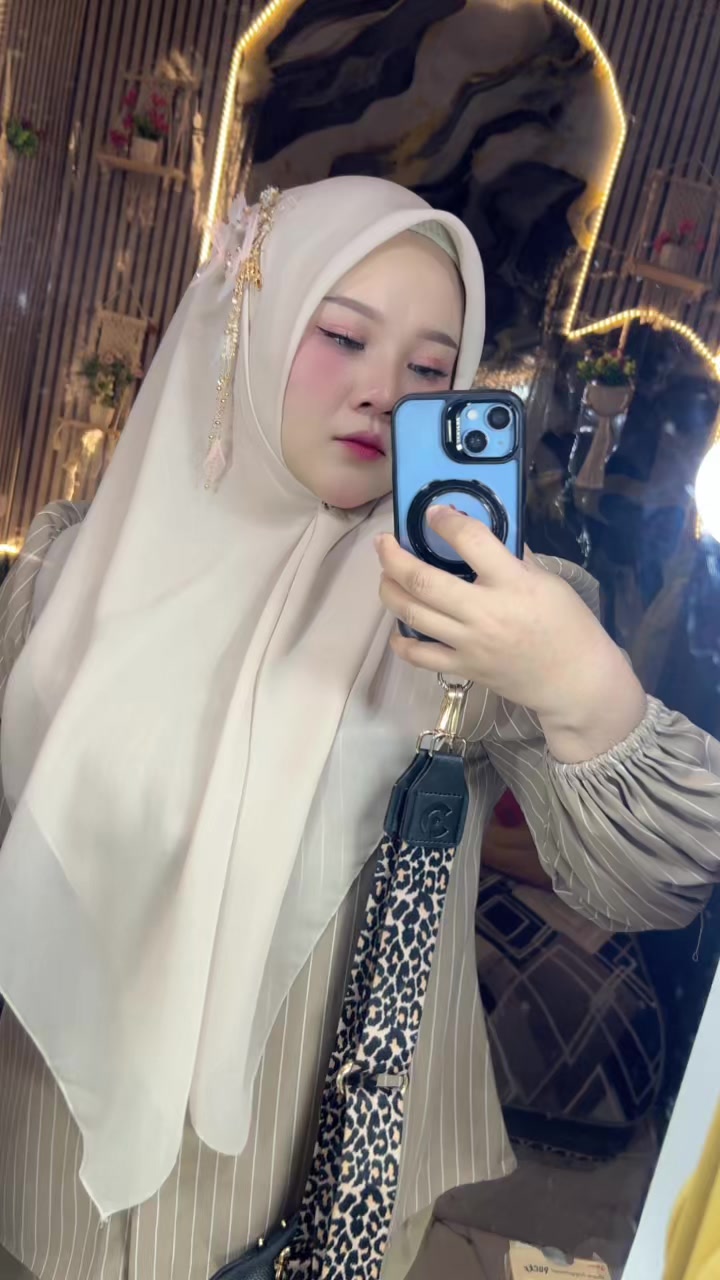 @Adelafashion1