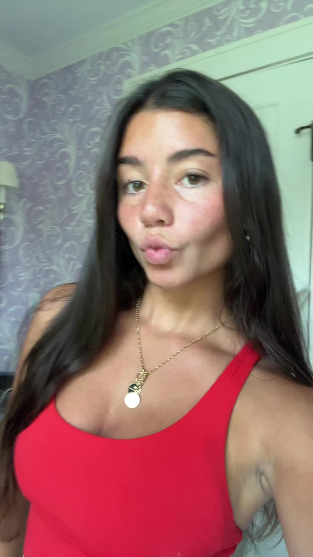 @Chloee!!