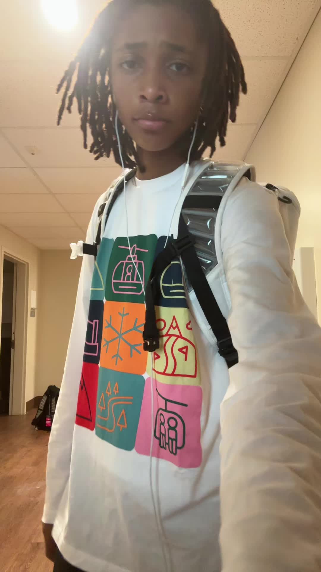 @⃟