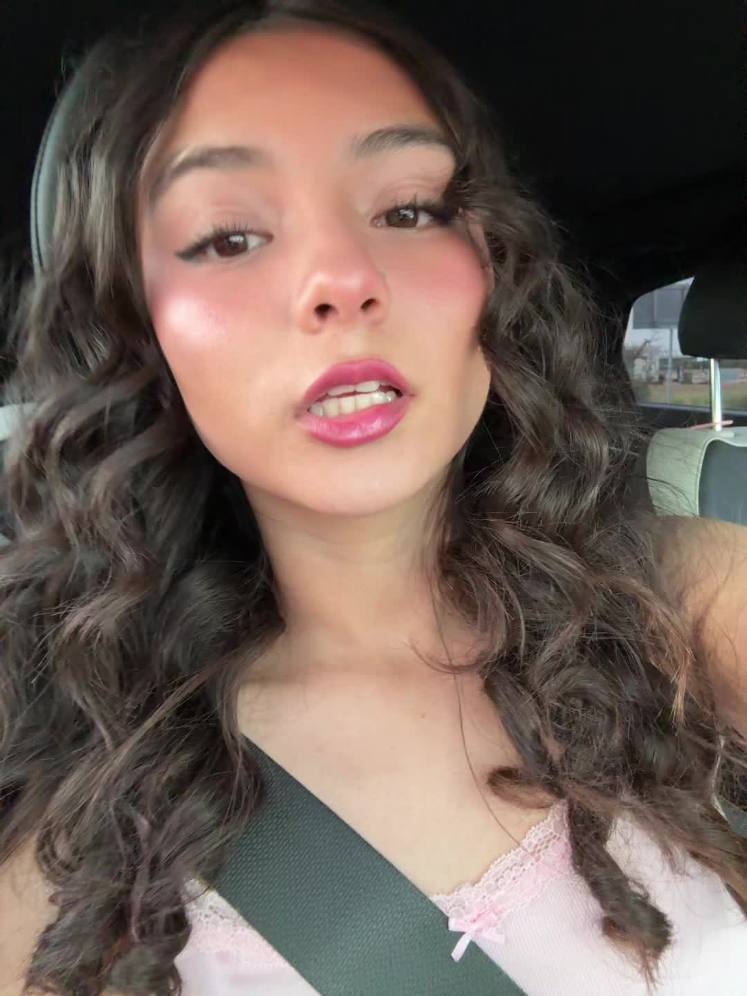 @yadhiraa.diazzz