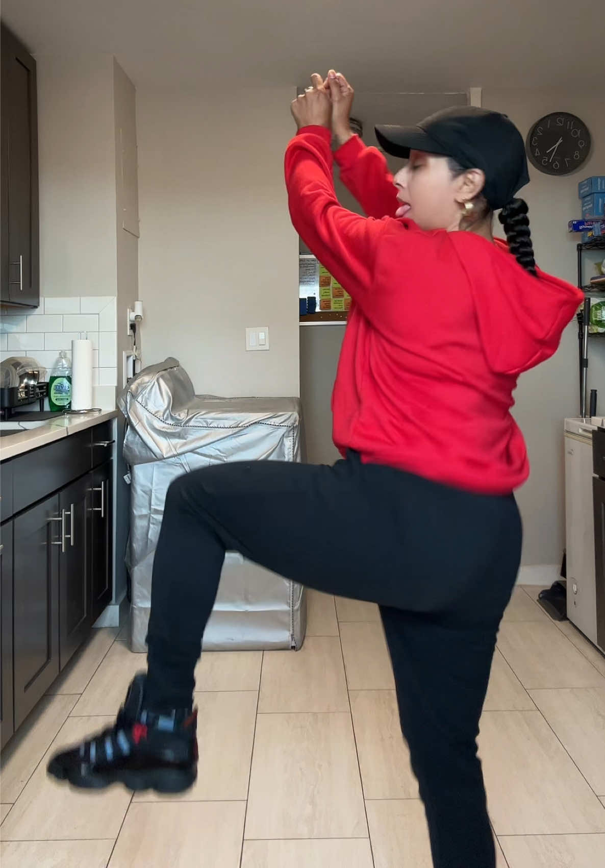@momof4