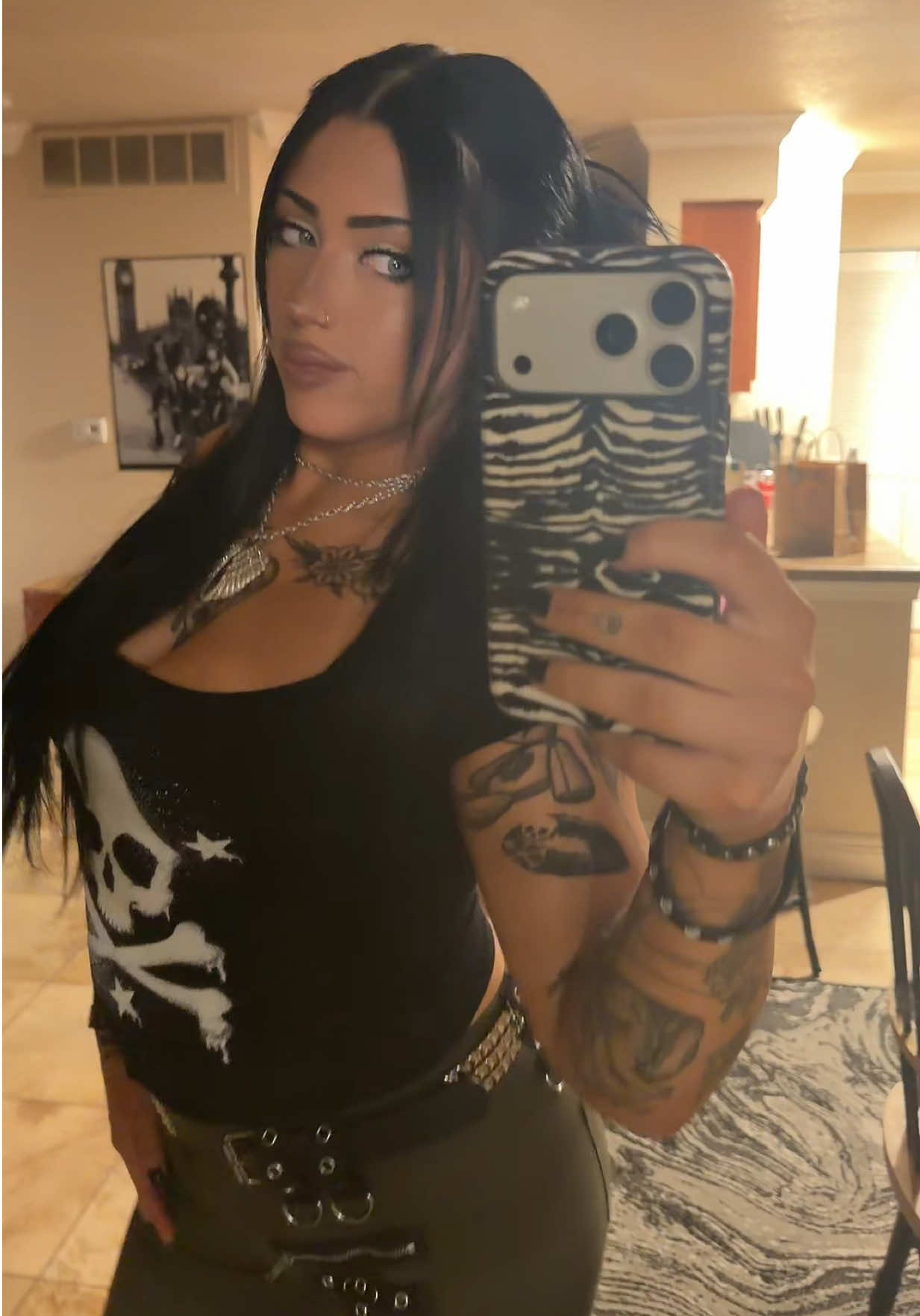 @drowningmysorrowz