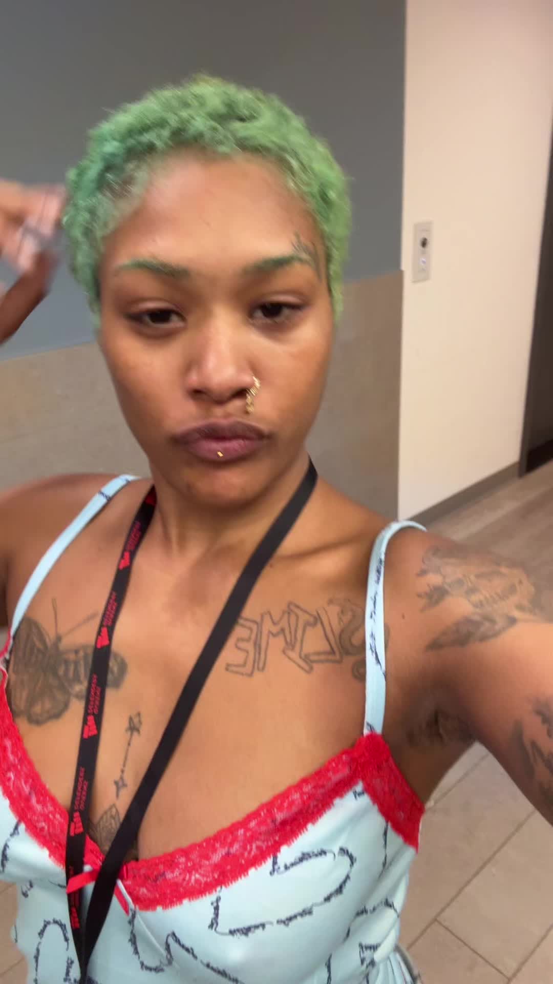 @itsnotmekeepscrolling