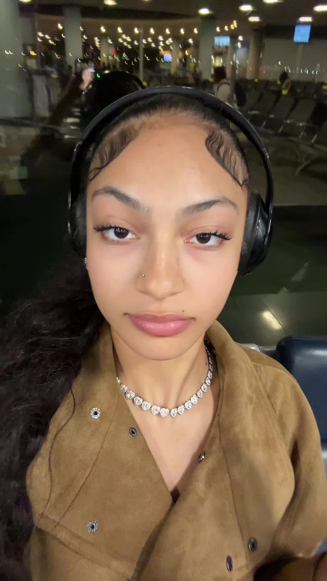 @sumlighskinwitglasses