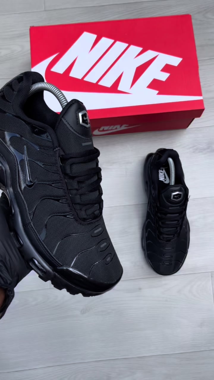@SNEAKER 🥷