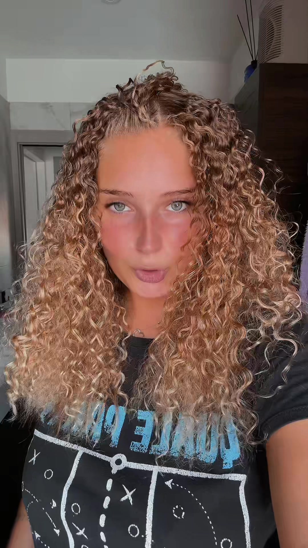 @_kendra19_