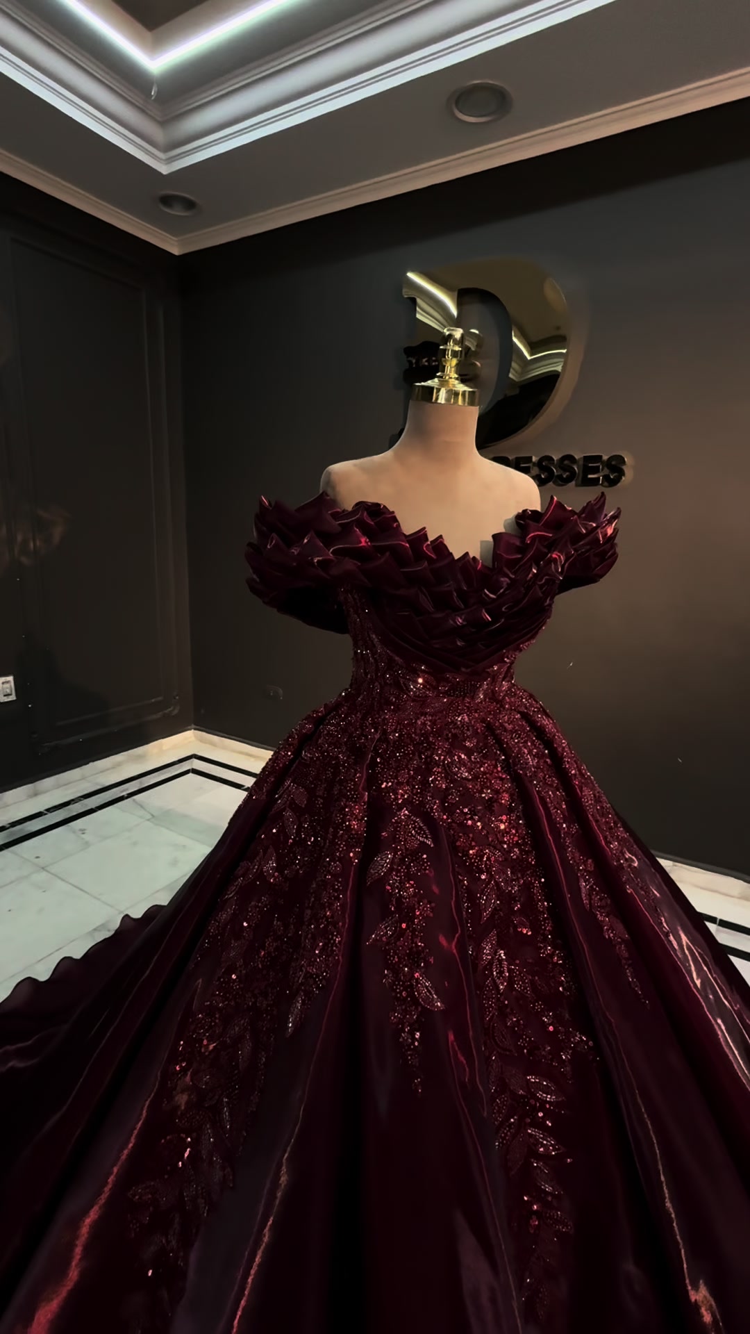@TRENDY DRESSES