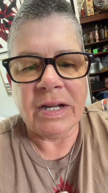 @lauriekinglive