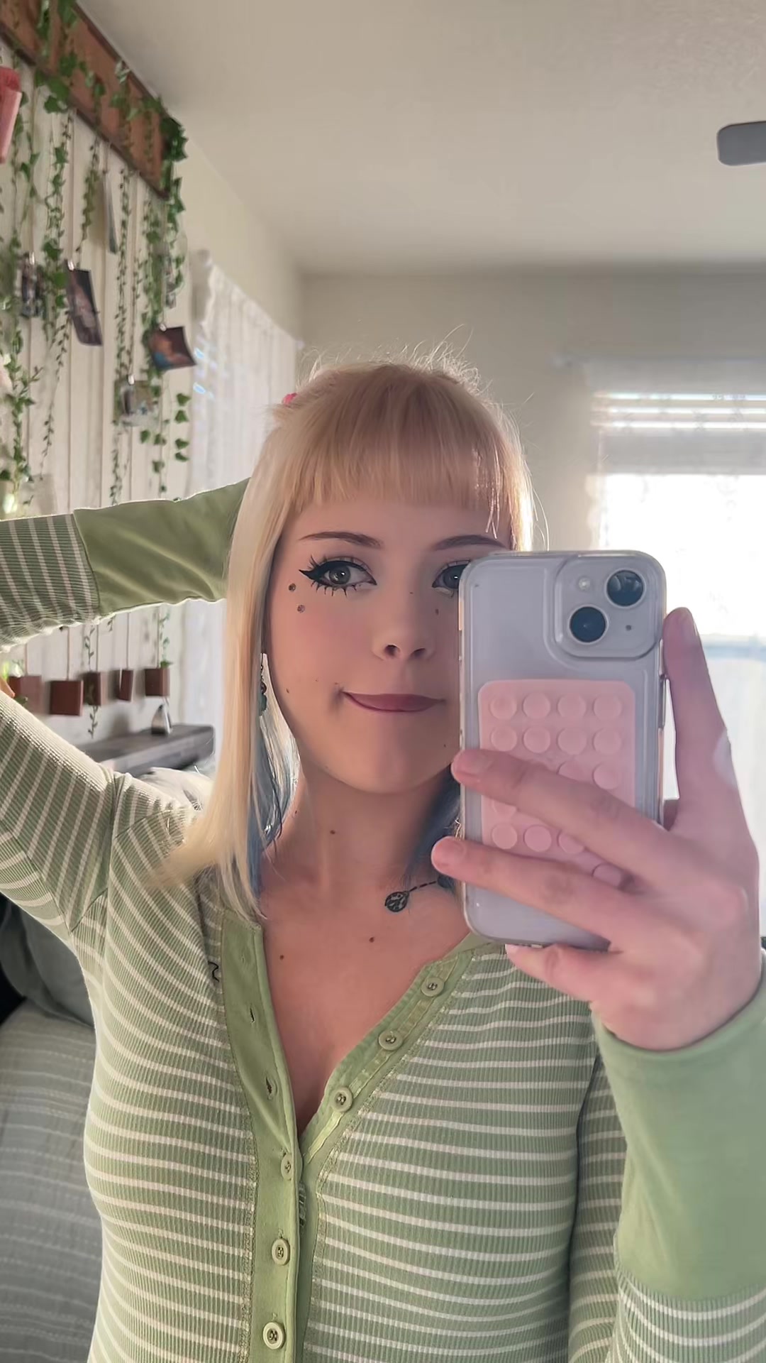 @✧・゚: *✧ emma rose ✧*:・゚✧
