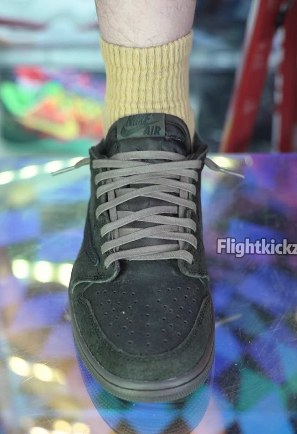 @Lacedsneaker