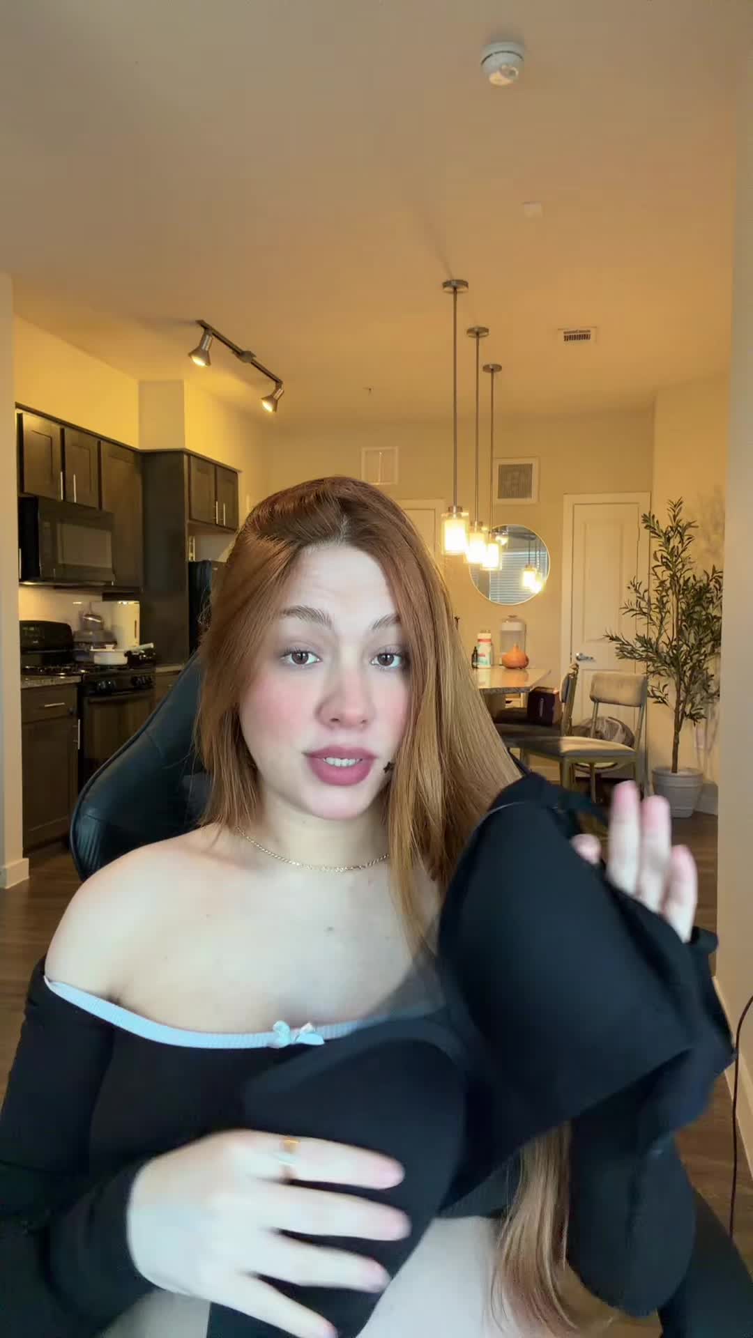 @celinereyessz