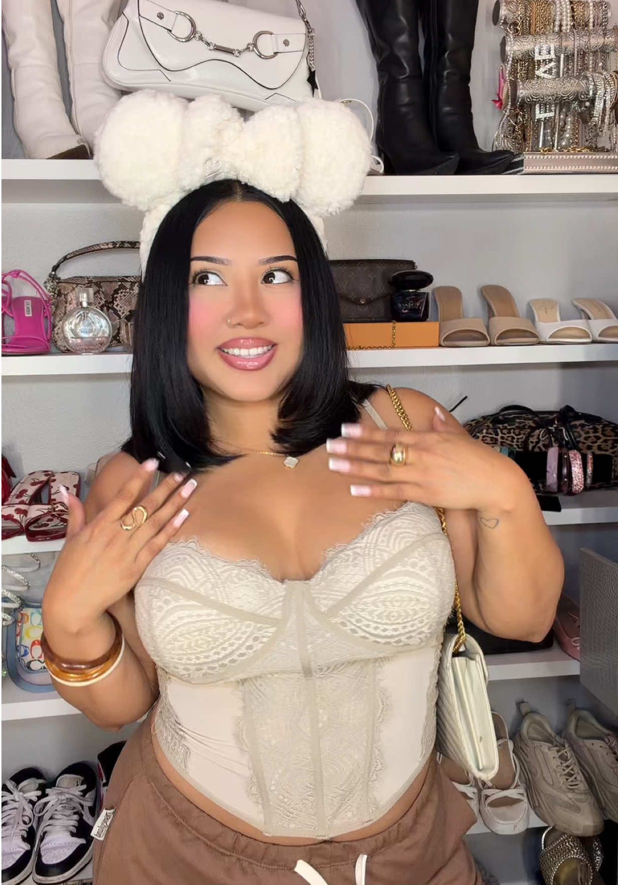@MakeupByLoveAndrea