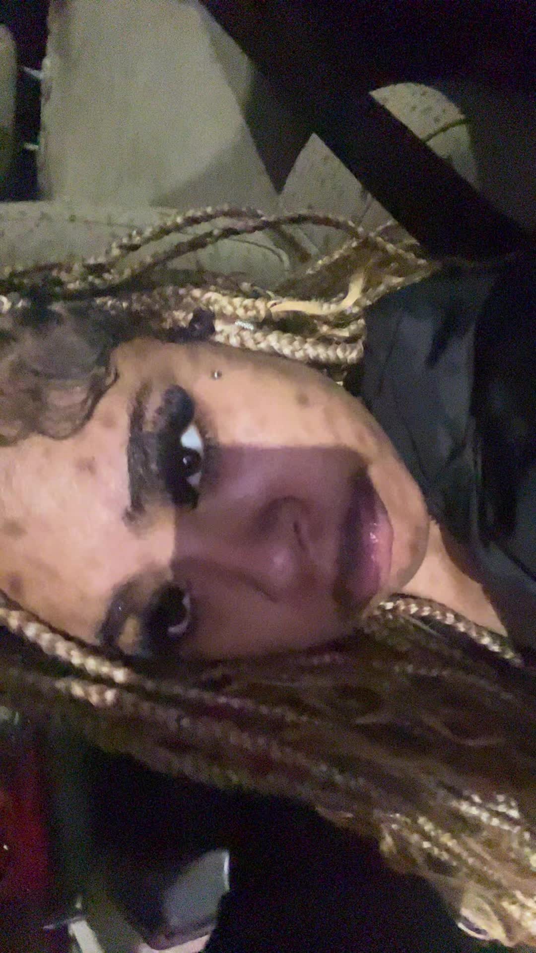 @Nyiaa😘 .
